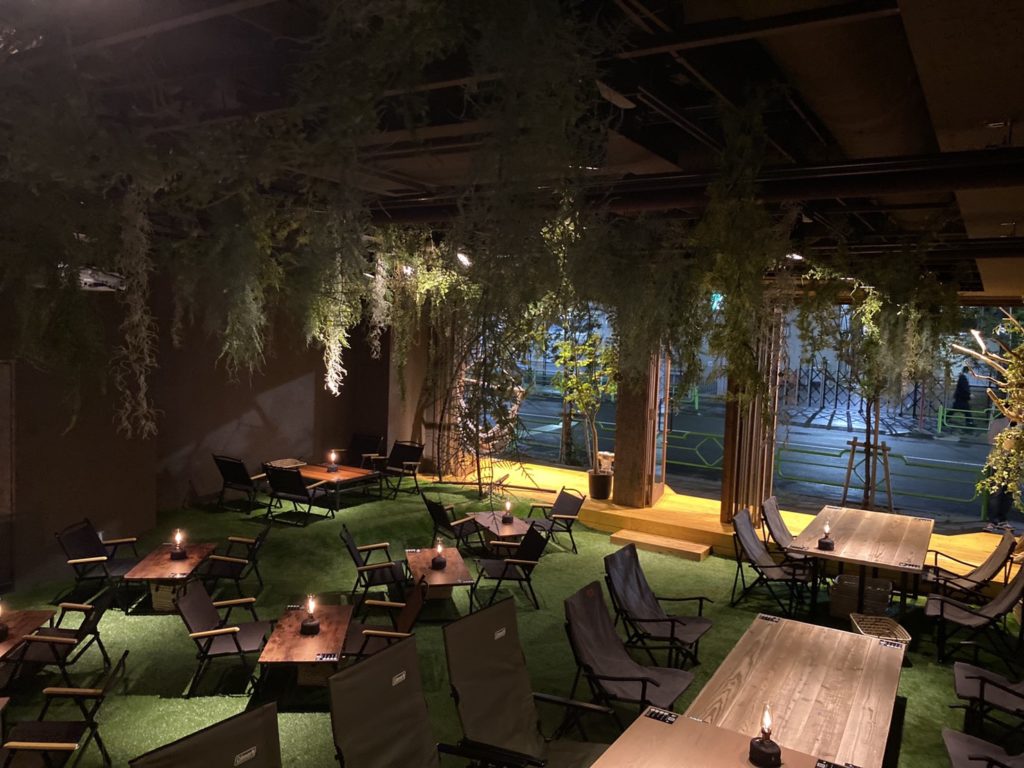 なぜアウトドアカフェが熱い？焚き火と絶景に癒やされる2026年最新名店